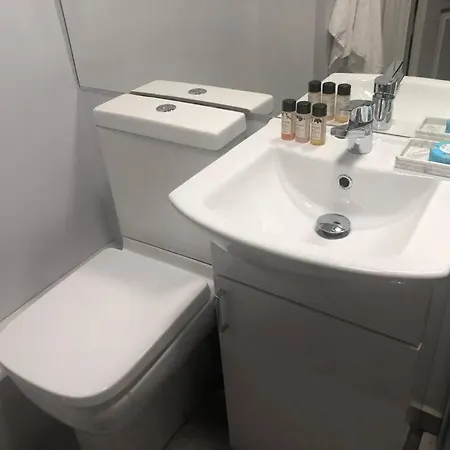Apartment 3 Bath Contemporary Victorian Near Attractions