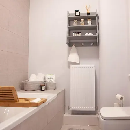 3 Bath Contemporary Victorian Near Attractions Manchester