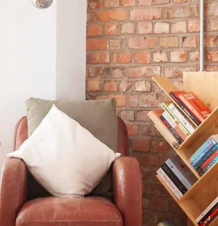 Apartment 3 Bath Contemporary Victorian Near Attractions