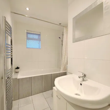 Stott House - Bright Spacious Townhouse 15 Minutes To Central With Free Parking * Mánchester