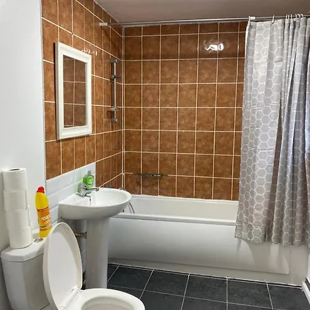 Double Bedroom In 13 Woodfold Ave, M19 3ap, Rm1 2 Sing Bed * 曼彻斯特