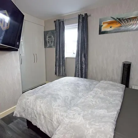 Fabulous 2 Bed With Free Parking On Premises *