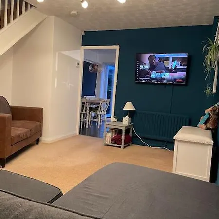 Holiday home 2 Bedroom House With Garden