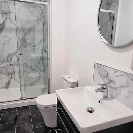 Stunning Salford Royal 2-br No.1 Манчестер