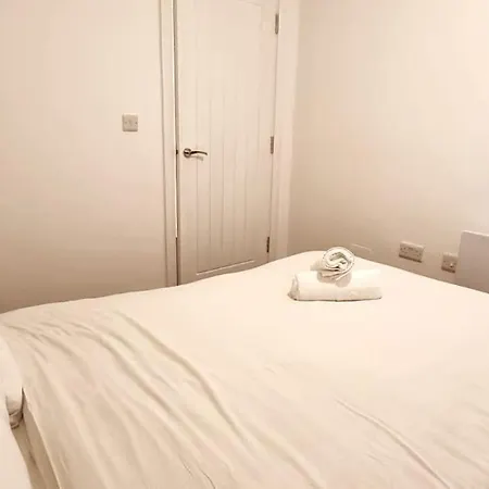 Stunning Salford Royal 2-br No.1 *