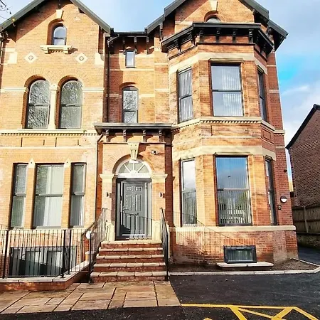 Lovely 2-bedroom In Greater 208 Manchester
