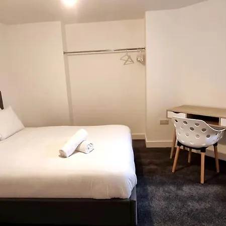Stunning Salford Royal 2-br No.1 *