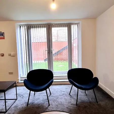 Stunning 2-br Flat Near Salford Royal No.2 * Manchester