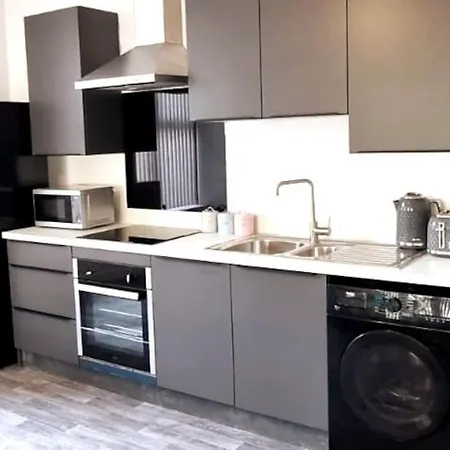 Lovely 2-br Flat Near Salford Royal No.3