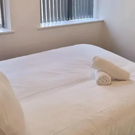 Lovely 2-br Flat Near Salford Royal No.3 * Манчестер