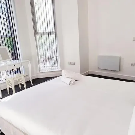 Lovely 2-bedroom In Greater 208 * Manchester