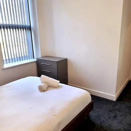 Апартаменты Beautiful 2-br Flat Near Salford Royal No.5 *