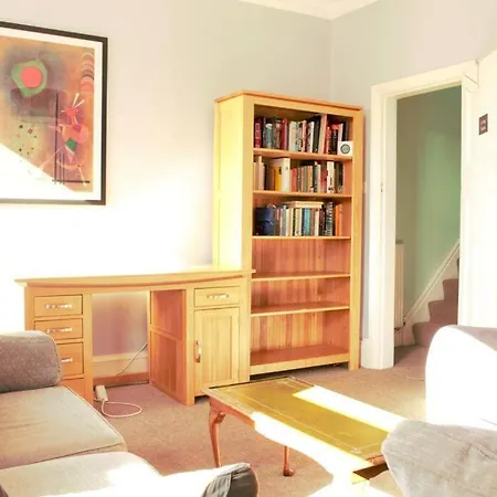 Homely Ensuite Near Centre Apartment Manchester