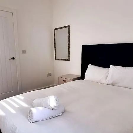 Stunning 2-br Flat Close To Salford Royal No.4 *