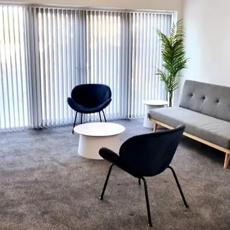 Апартаменты Lovely 2-br Flat Near Salford Royal No.3 Манчестер