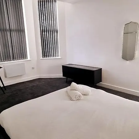 Stunning 2-br Flat Close To Salford Royal No.4 *