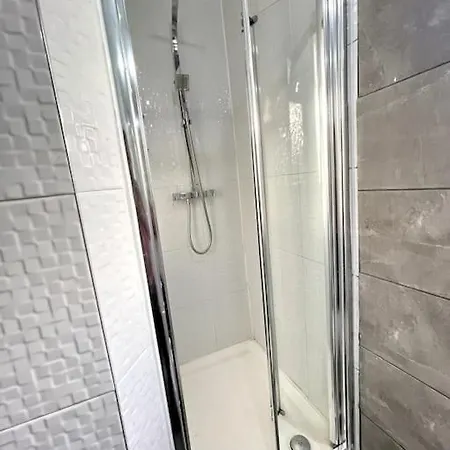 3 Bed Near Centre Lejlighed *