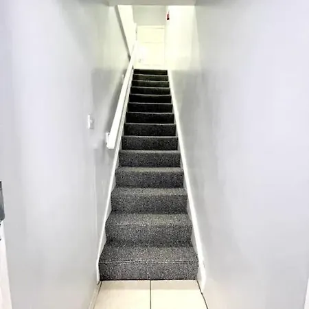 3 Bed Near Centre Manchester