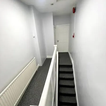 3 Bed Near Centre Manchester