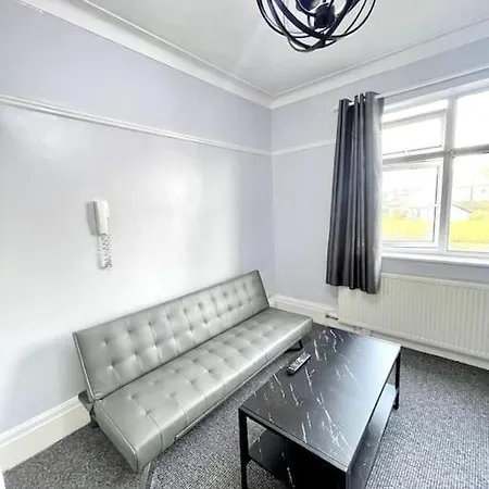 3 Bed Near Centre *
