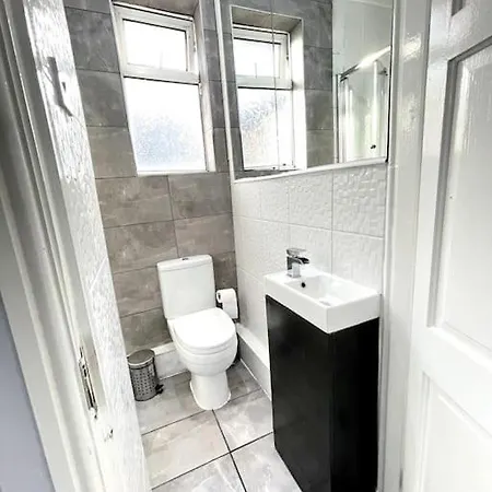 Lejlighed 3 Bed Near Centre