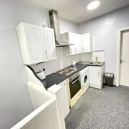 3 Bed Near Centre Lejlighed *