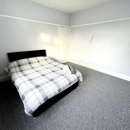3 Bed Near Centre *