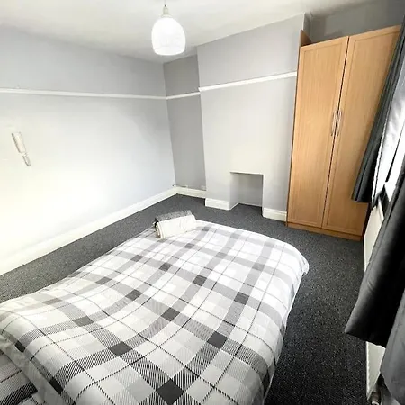 3 Bed Near Centre