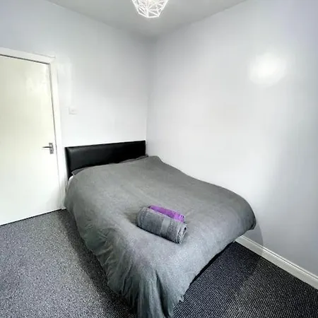 3 Bed Near Centre Manchester