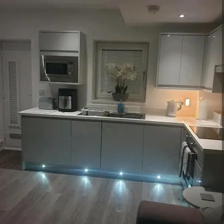 Cosy & Comfortable 2 Bedroom Annex New Build 2021 Manchester