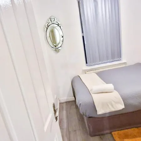 4 Bedrooms House In Манчестер
