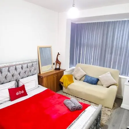 4 Bedrooms House In Дом отдыха