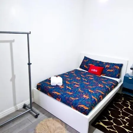 4 Bedrooms House In Манчестер