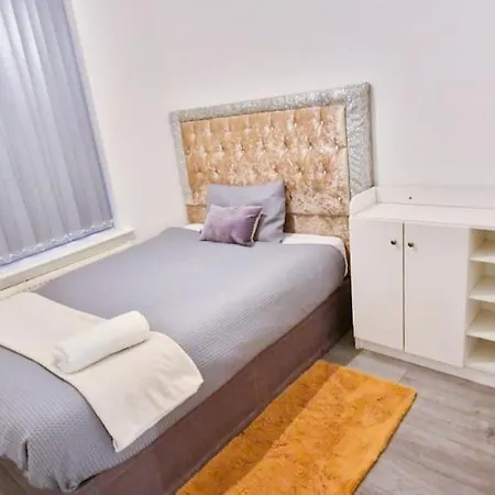 4 Bedrooms House In *