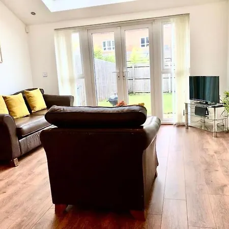 Beautiful 3 Bedroom House Close To The River Bank.