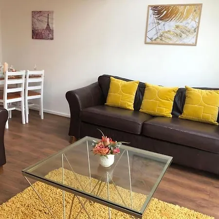 Апартаменты Beautiful 3 Bedroom House Close To The River Bank. *