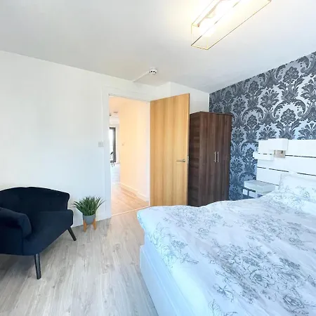Apartment Centre, Floor Apartment, Two Balconies