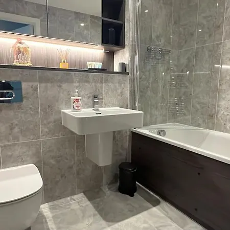 Daire Luxury 2 Bedroom In Deansgate *city Centre Views *