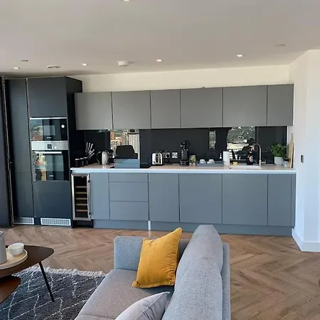 Amazing 2-bedroom In Central *