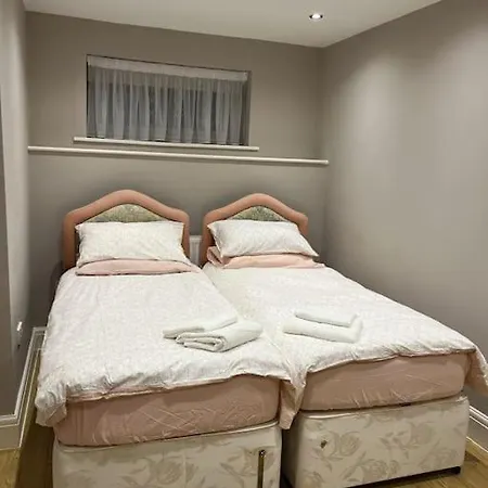 Lovely 3 Bedroom Flat In Center Of Broughton Park Lejlighed Manchester