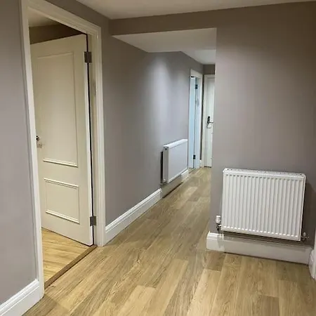 Lovely 3 Bedroom Flat In Center Of Broughton Park * Manchester