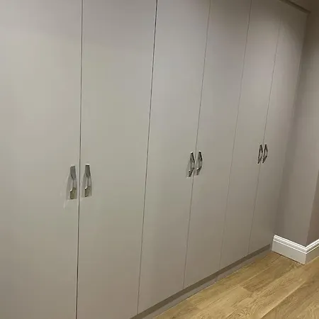 Apartment Lovely 3 Bedroom Flat In Center Of Broughton Park *