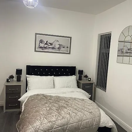 Apartamento Short Stopzzz & Indoor Hot Tub Manchester