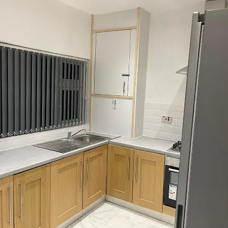 Short Stopzzz & Indoor Hot Tub Apartamento