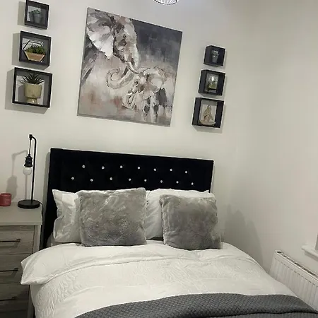 Short Stopzzz & Indoor Hot Tub