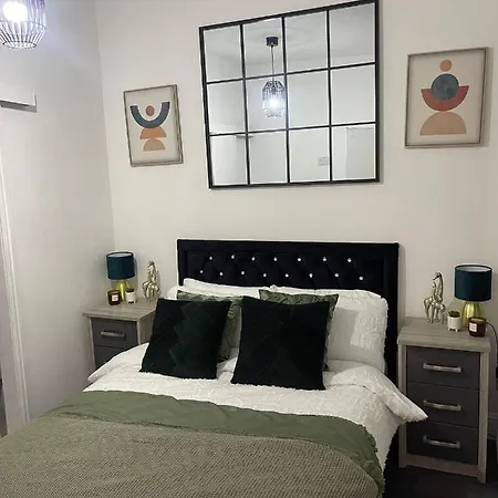 Short Stopzzz & Indoor Hot Tub Apartamento Manchester