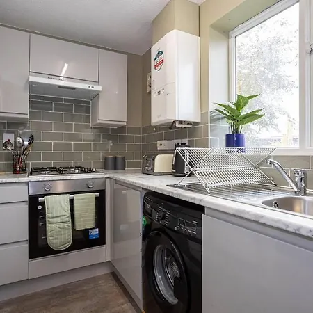 Charming Refurbished 4 Bed With A Garden In Hulme Апартаменты Манчестер