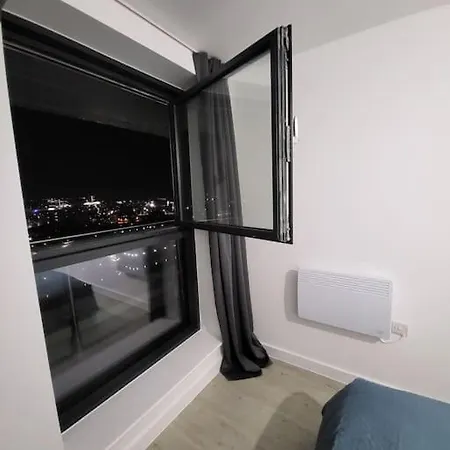 Beautiful 2 Bedroom Salford Quays