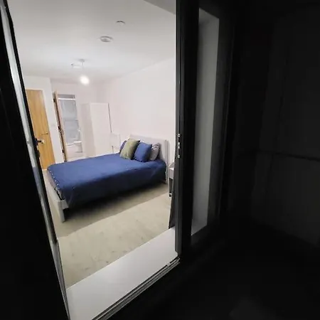 Beautiful 2 Bedroom Salford Quays