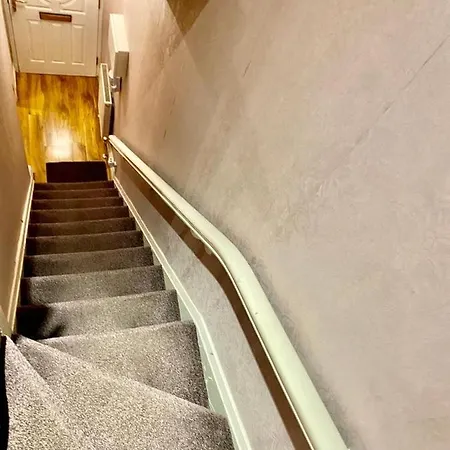 Spacious, Comfortable And Elegant 3 Bedroom Manchester